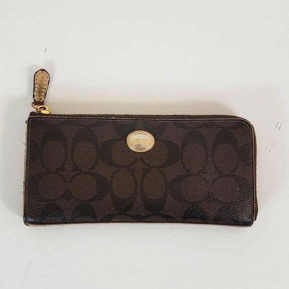 CoachPeyton Signature Slim Zip Around F50174. - Picture 1 of 8